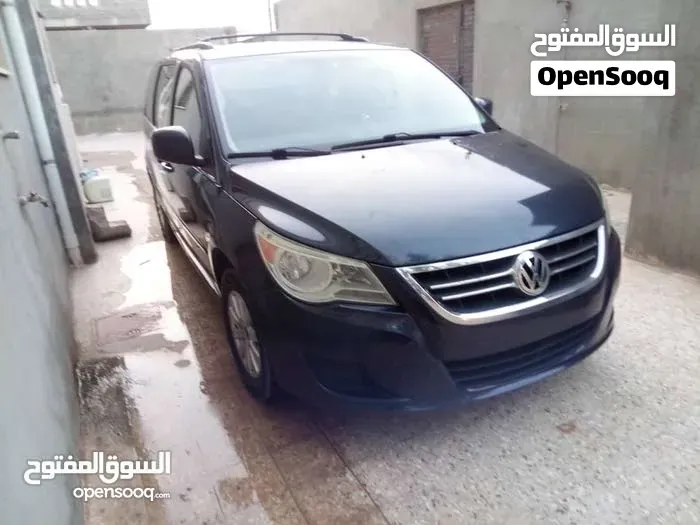 Volkswagen Routan 2014 photo 2