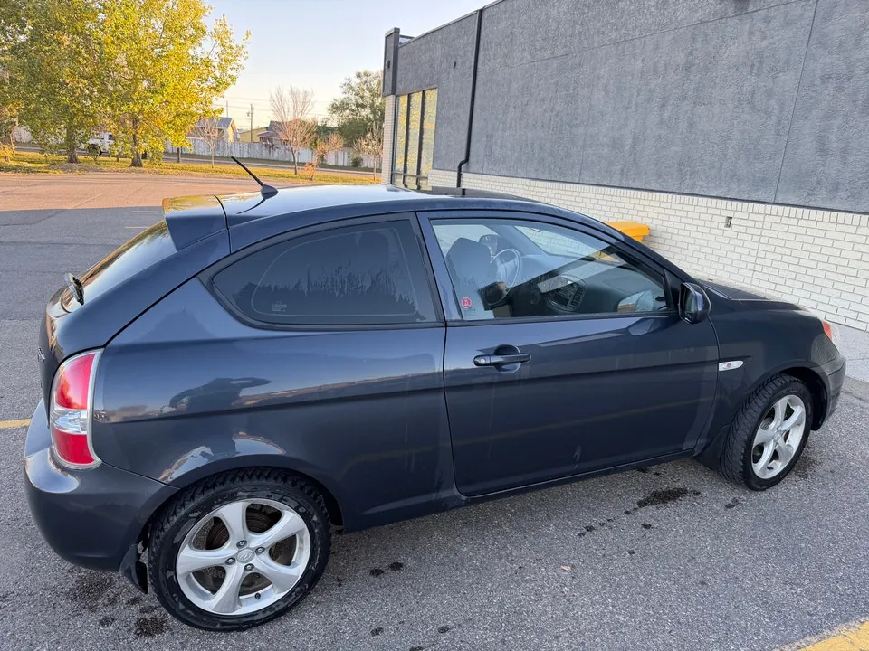 Hyundai Accent 2011 photo 2