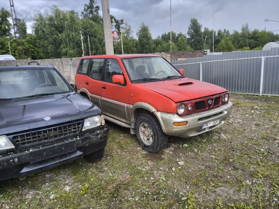 Nissan Terrano 1996 photo 2
