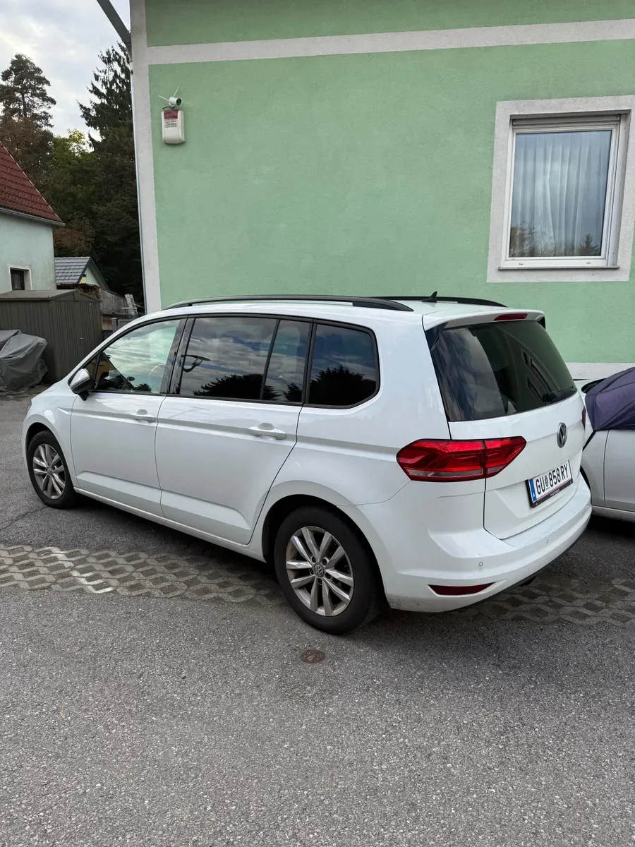 Volkswagen Touran 2017 photo 2