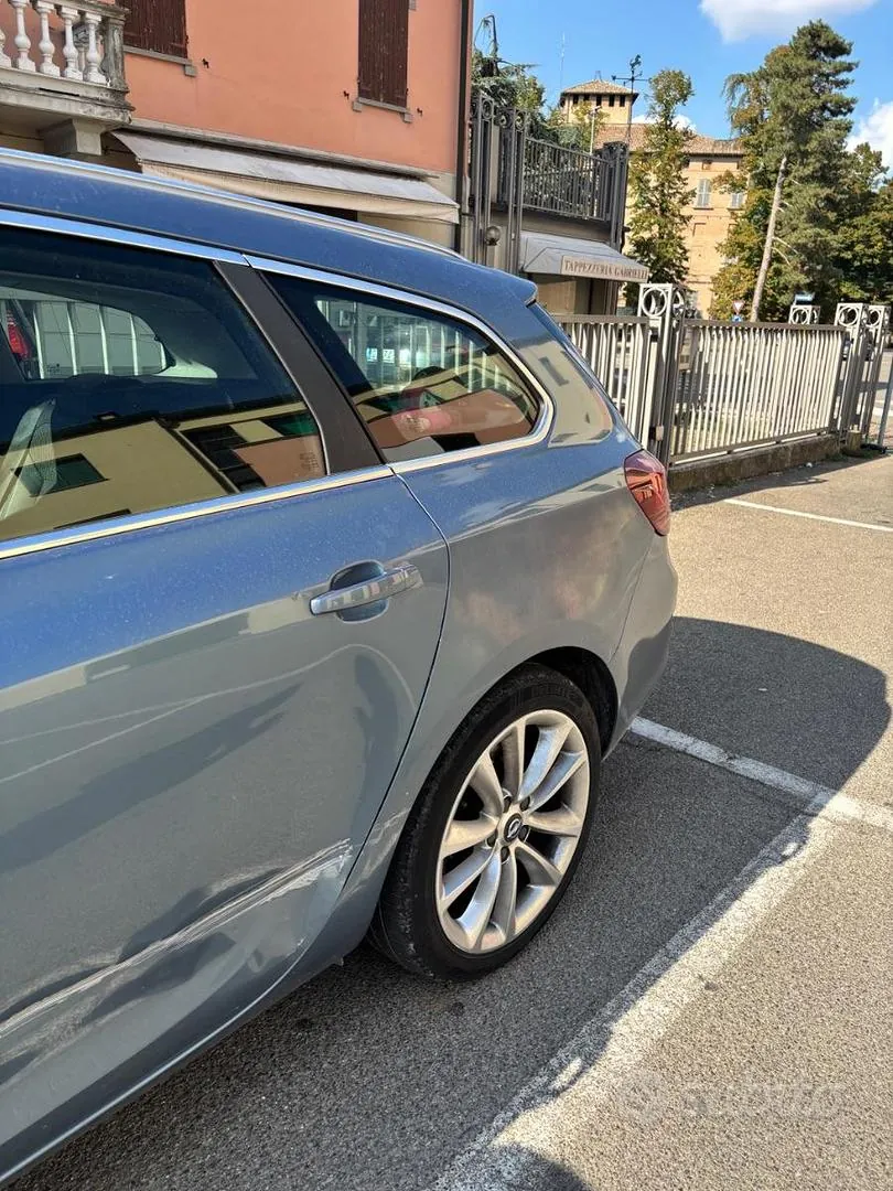 Opel Astra 2011 photo 4