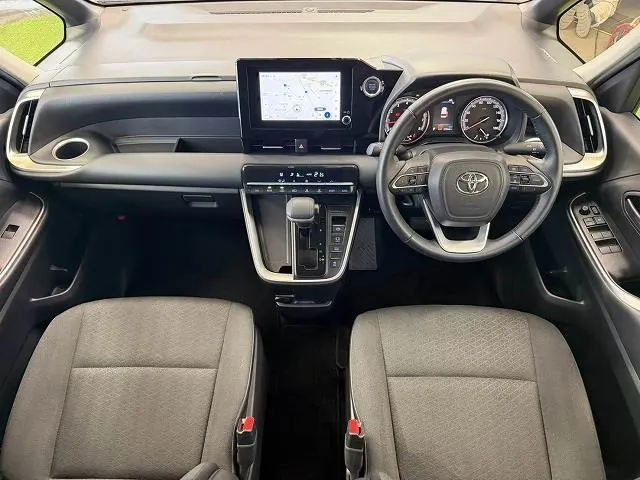 Toyota Noa G 2023 photo 2