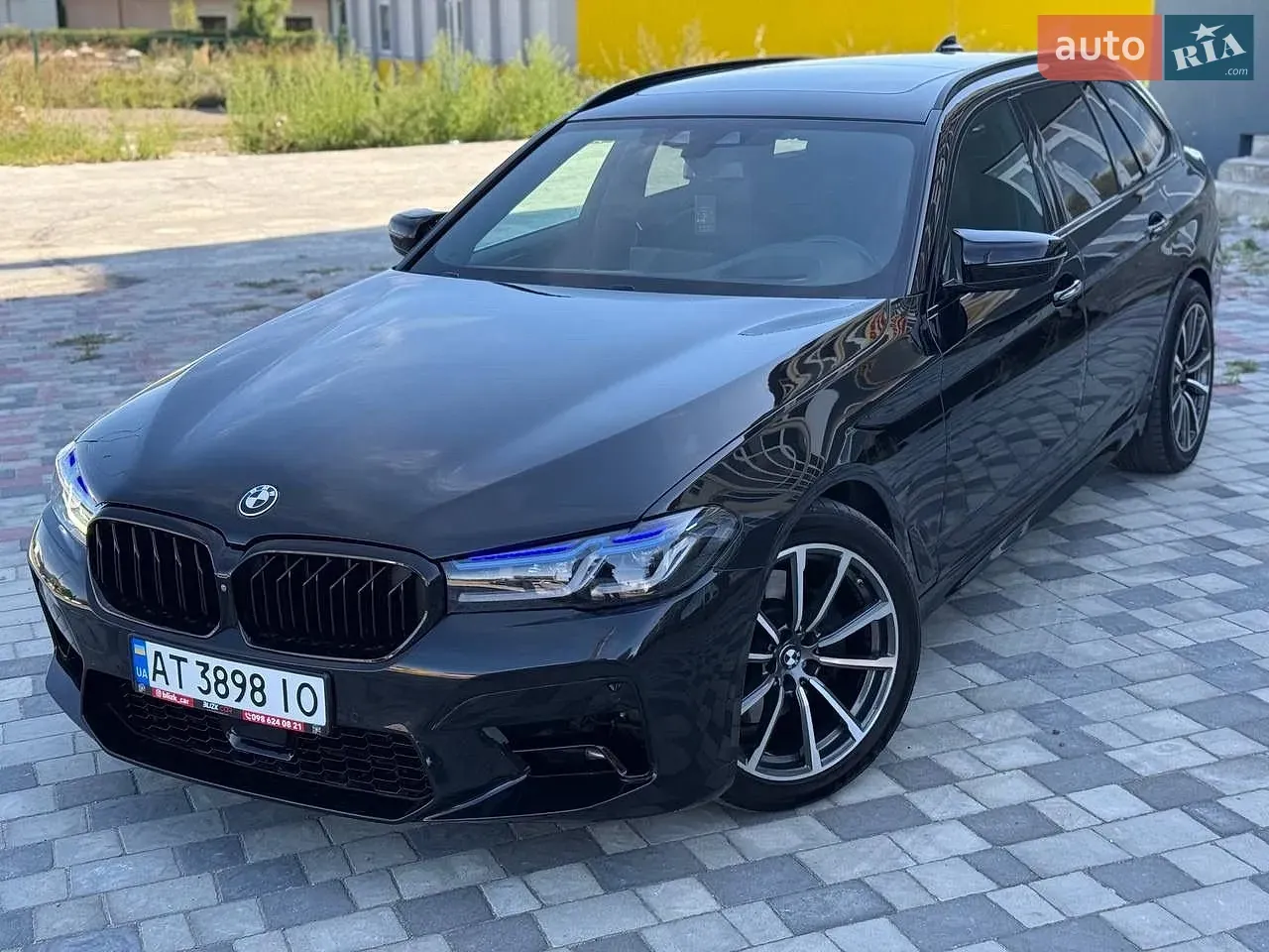 BMW 5 Series 2017 photo 2