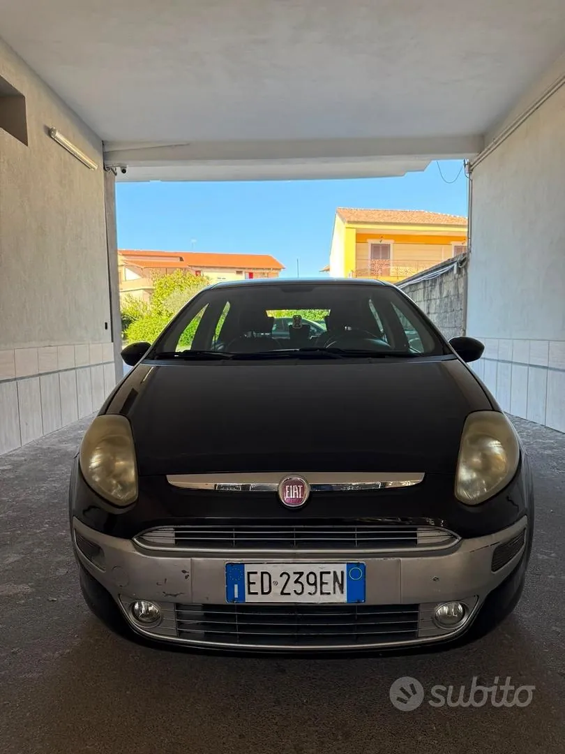 Fiat Punto 2010 photo 2