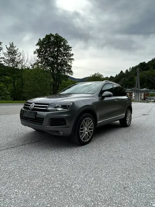 Volkswagen Touareg 2012 photo 2