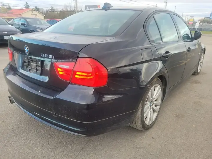 BMW 3 Series 2011 photo 5