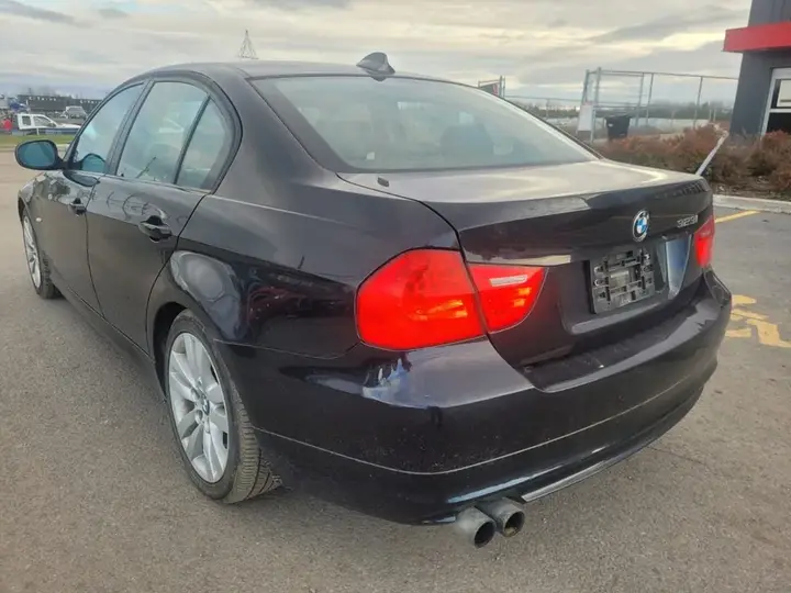 BMW 3 Series 2011 photo 3