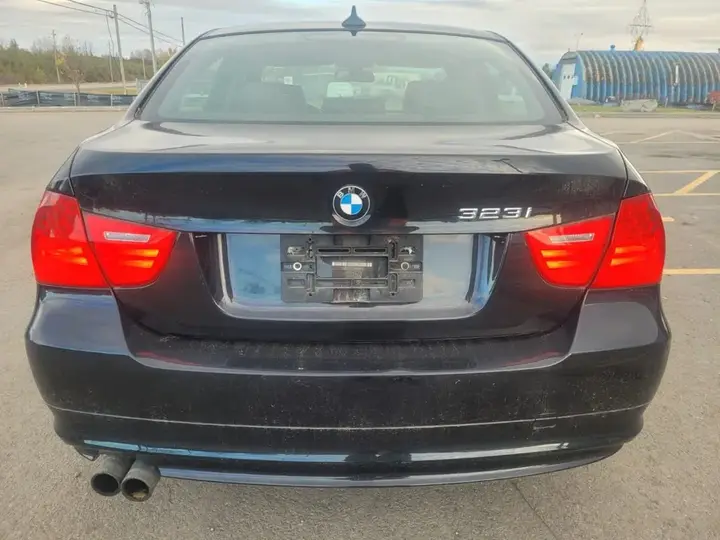 BMW 3 Series 2011 photo 4