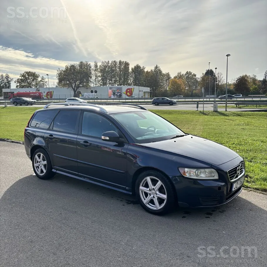 Volvo V50 2012 photo 2