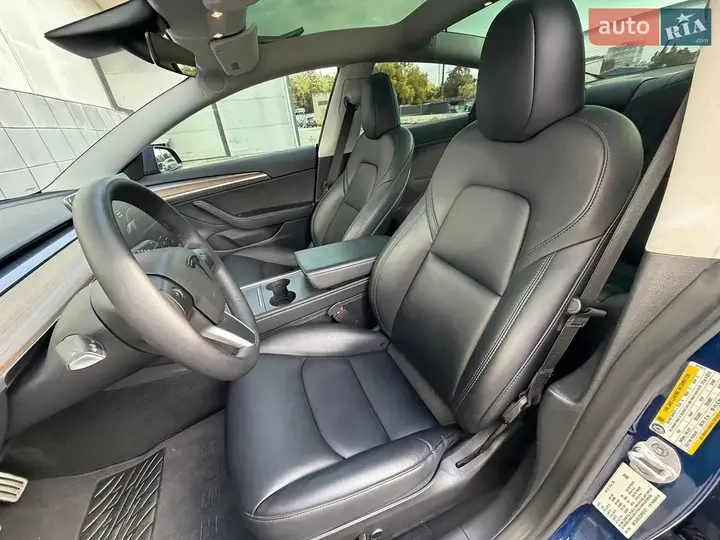 Tesla Model 3 2023 photo 3
