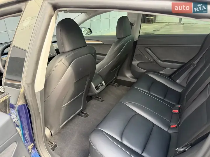 Tesla Model 3 2023 photo 4
