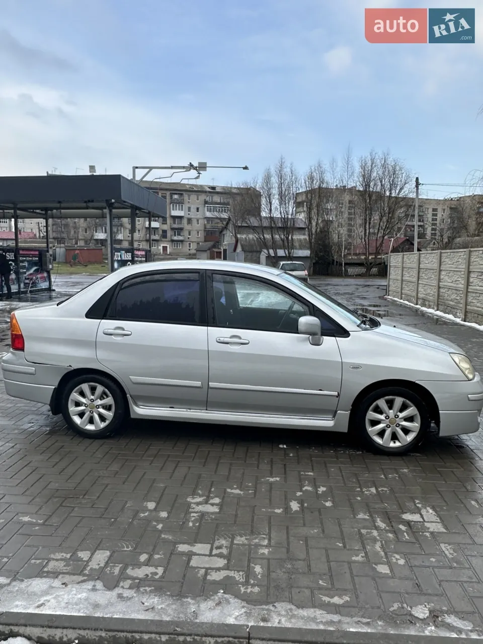Suzuki Liana