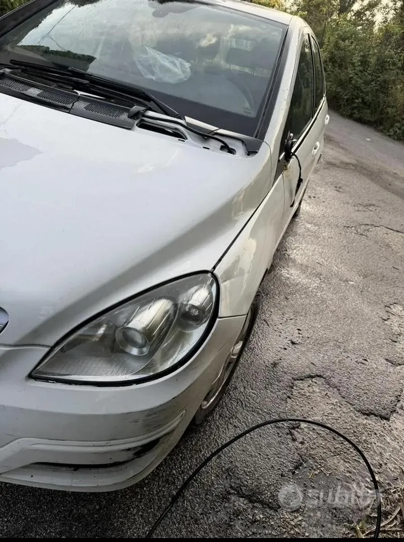Mercedes-Benz Class B 2010 photo 3