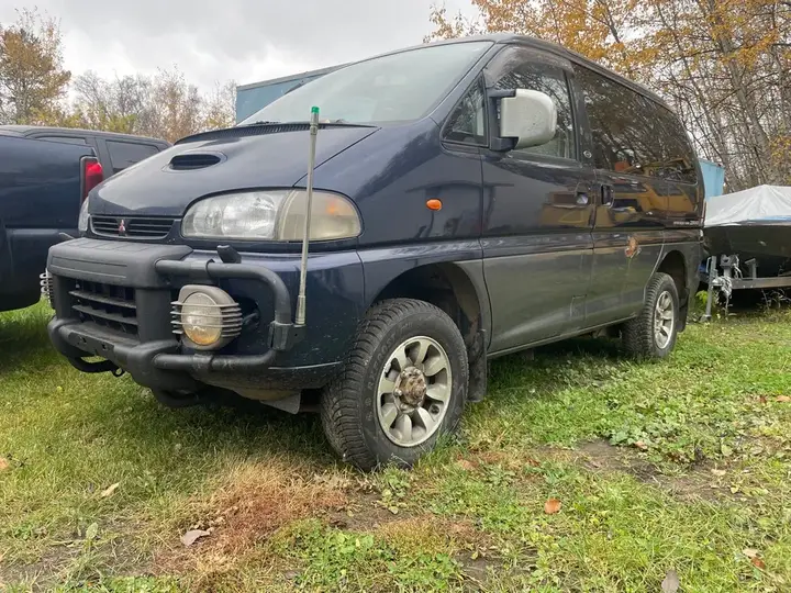 Mitsubishi Delica 2002 photo 3