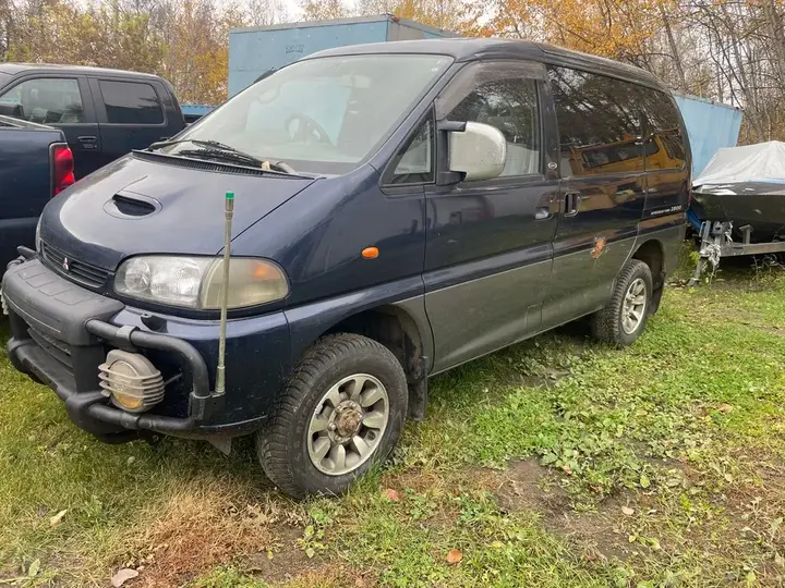 Mitsubishi Delica 2002 photo 2