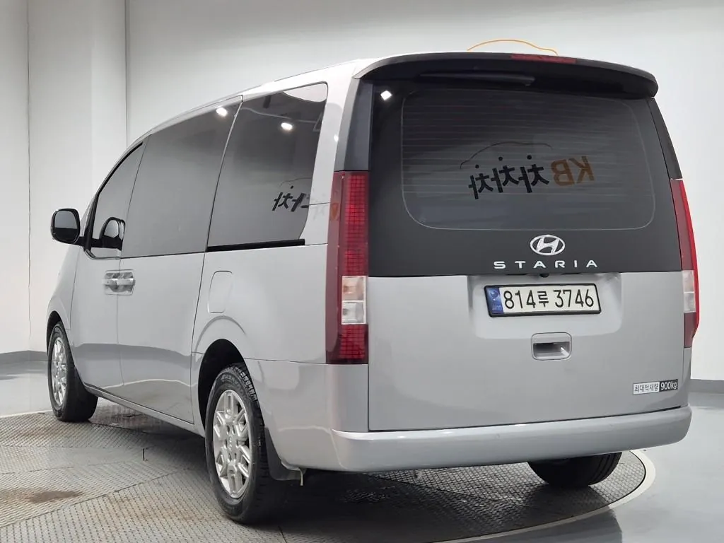 Hyundai Staria 2024 photo 2