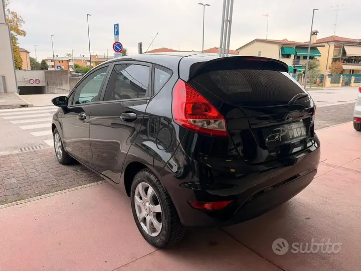 Ford Fiesta 2010 photo 4