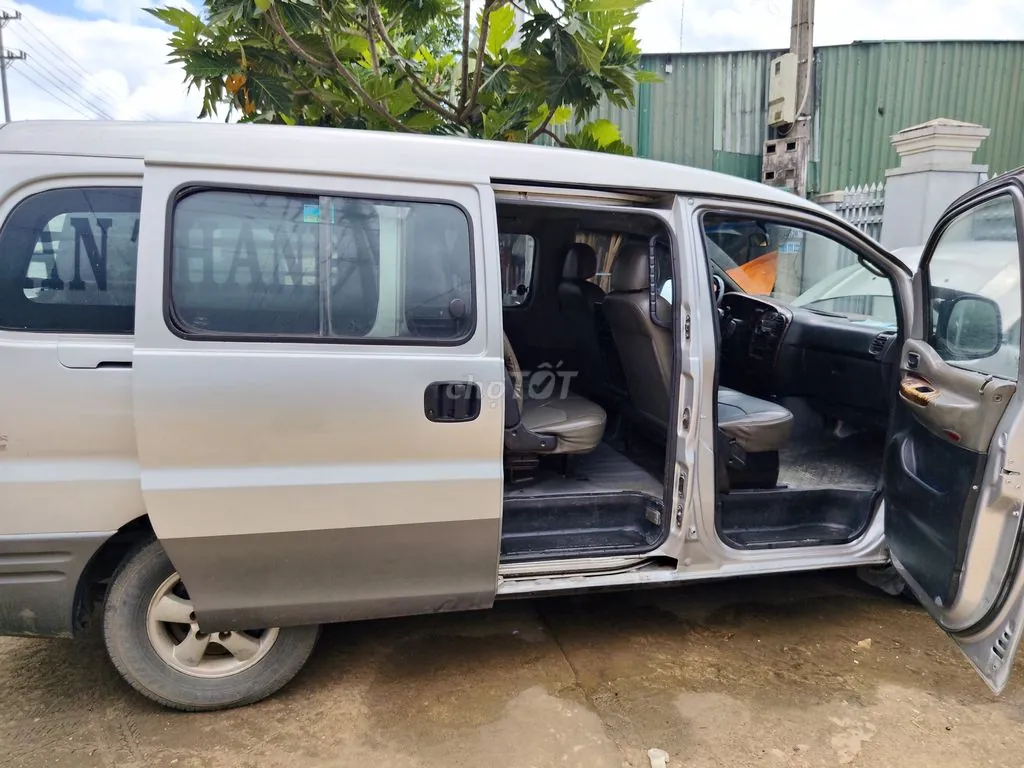 Hyundai Starex 2004 photo 2