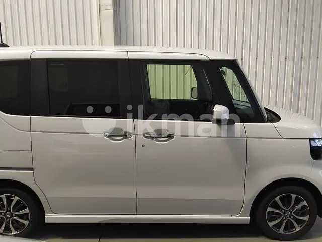 Honda N-Box 2023 photo 4