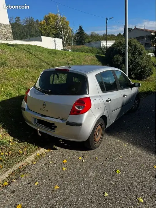 Renault Clio 2006 photo 3
