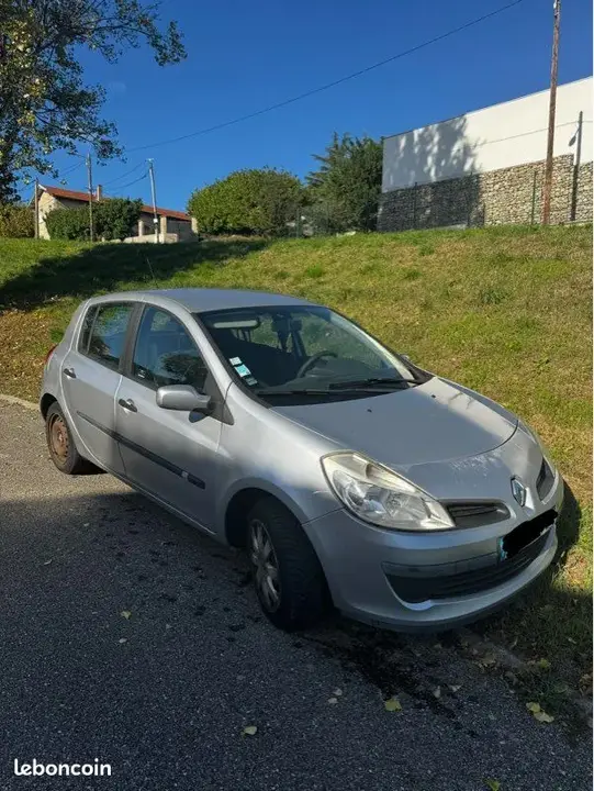 Renault Clio 2006 photo 2