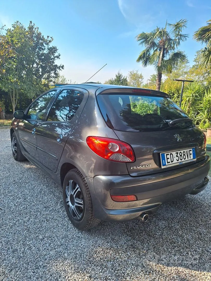 Peugeot 206 2010 photo 2