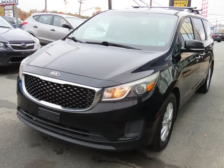 Kia Sedona 2015 photo 3