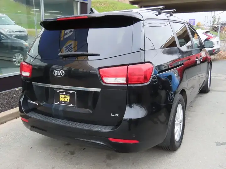 Kia Sedona 2015 photo 5