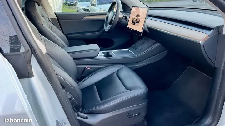 Tesla Model Y 2022 photo 2