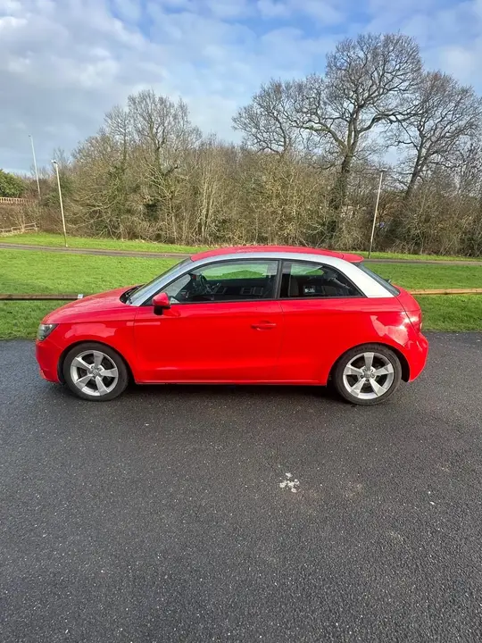 Audi A1 2011 photo 2
