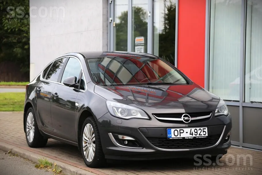 Opel Astra 2013 photo 4