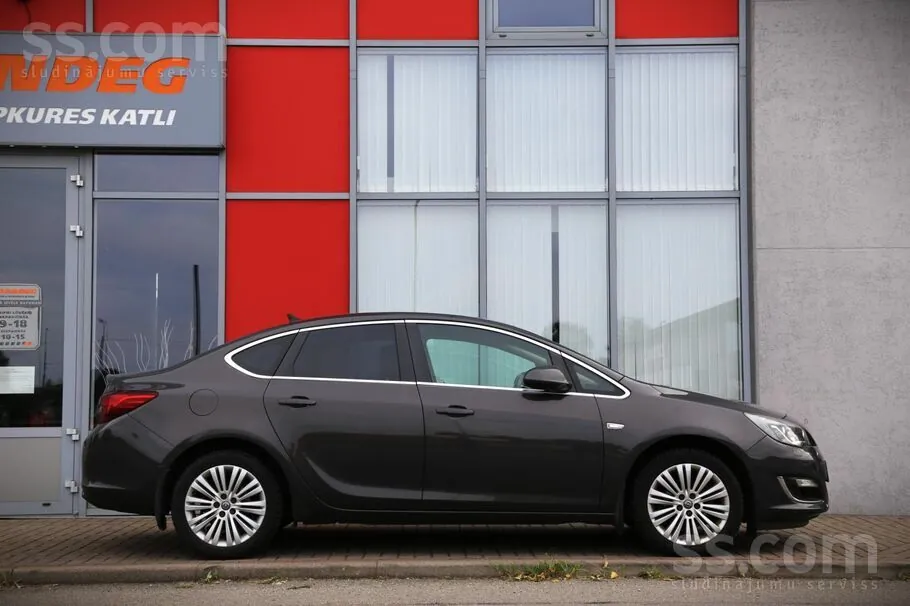 Opel Astra 2013 photo 3