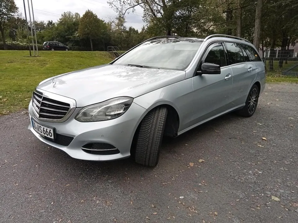 Mercedes-Benz E200