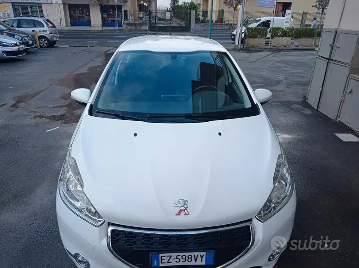 Peugeot 208 2015 photo 2