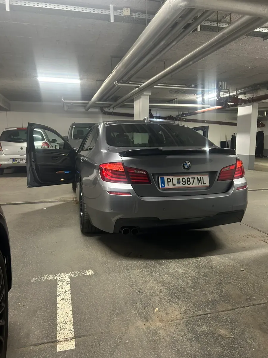 BMW 5 Series 2011 photo 2
