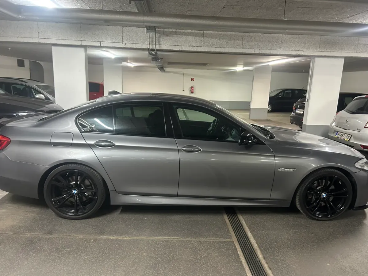 BMW 5 Series 2011 photo 3