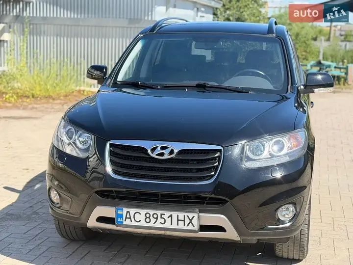 Hyundai Santa Fe 2011 photo 2