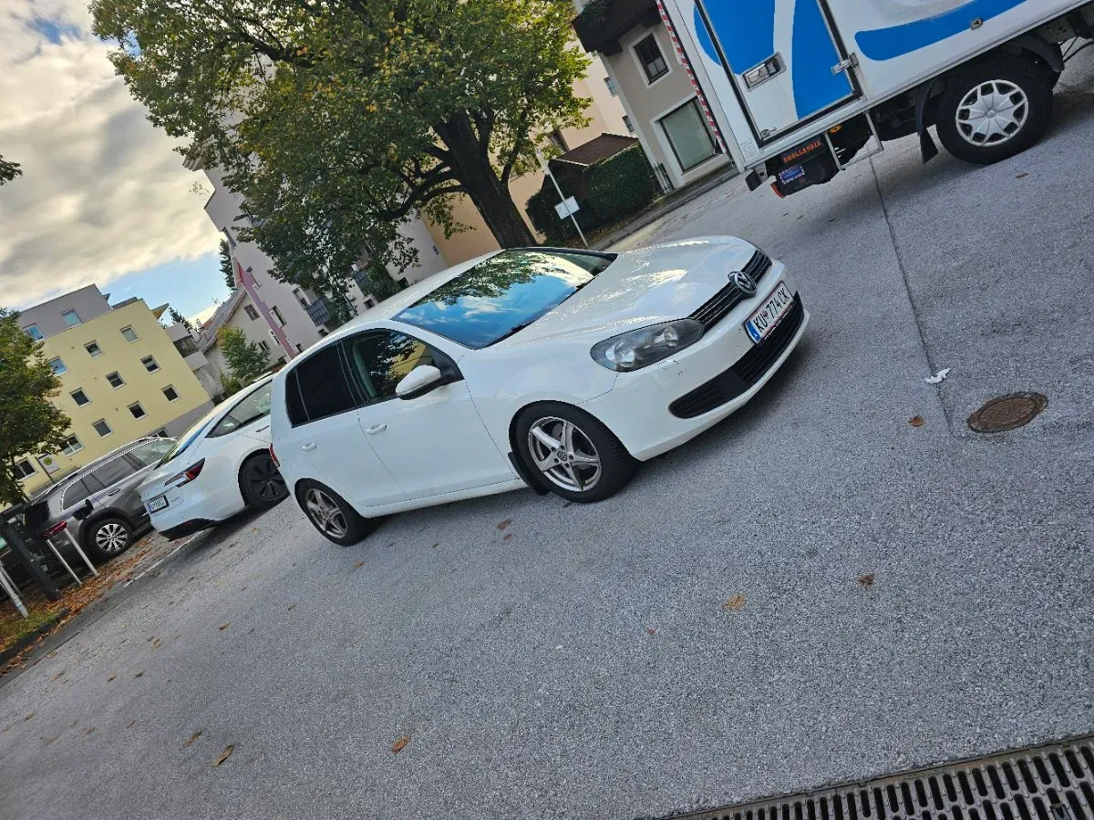 Volkswagen Golf 2010 photo 3