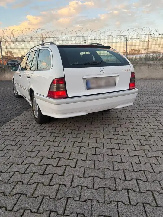 Mercedes-Benz C240