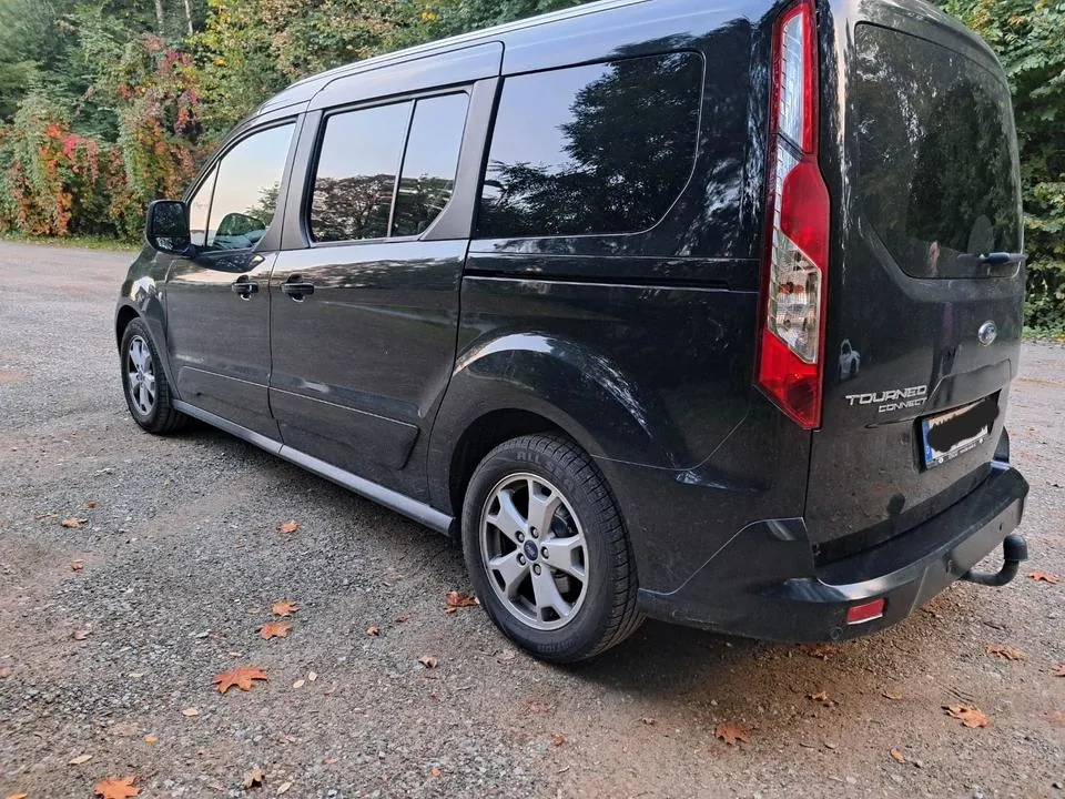 Ford Grand Tourneo