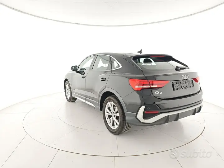 Audi Q3 2022 photo 2