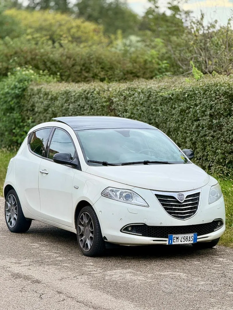 Lancia Ypsilon