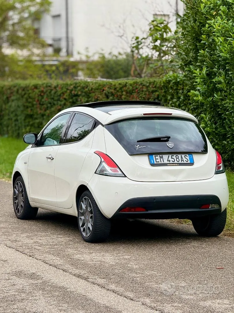 Lancia Ypsilon 2012 photo 4