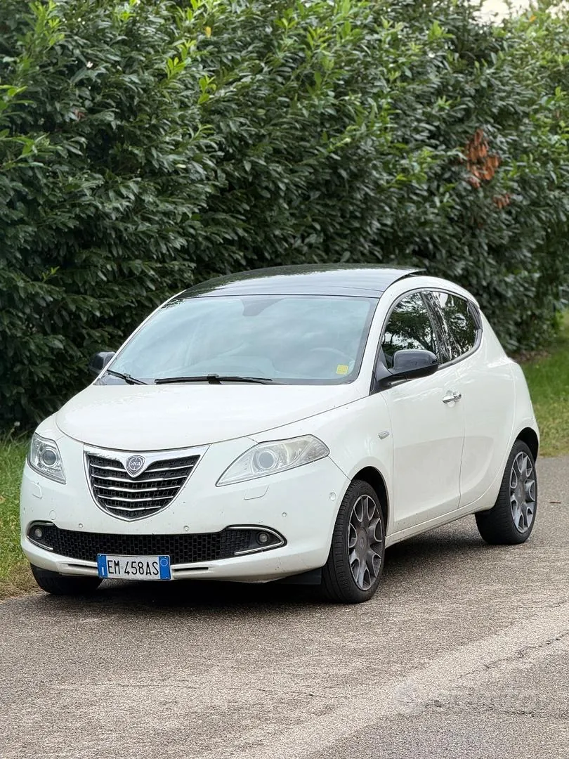 Lancia Ypsilon 2012 photo 2