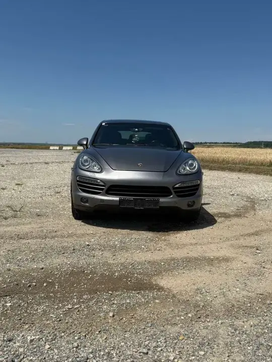 Porsche Cayenne 2013 photo 2