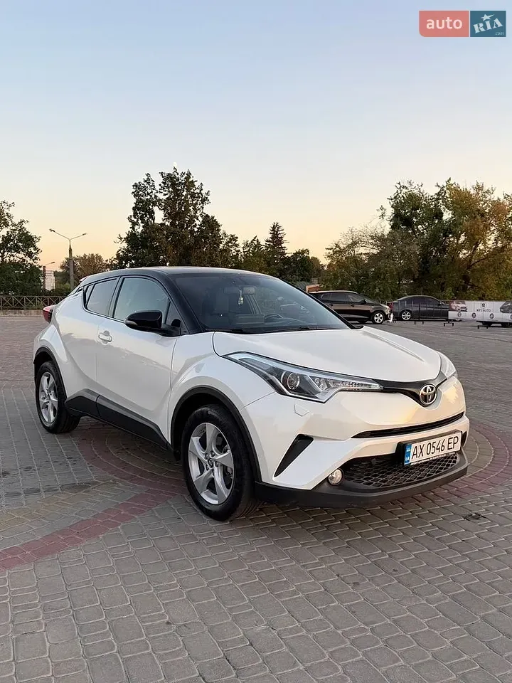 Toyota C-Hr 2017 photo 2