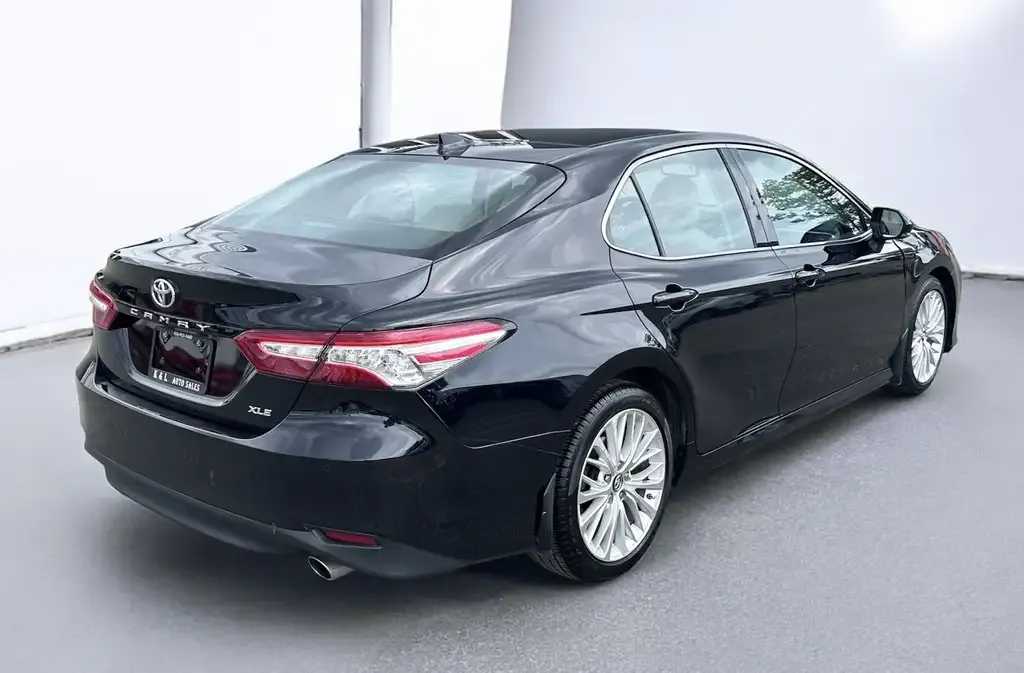 Toyota Camry 2018 photo 3