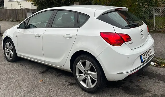 Opel Astra 2015 photo 2