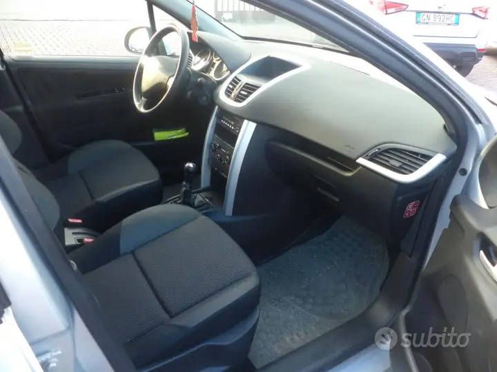 Peugeot 207 2014 photo 4