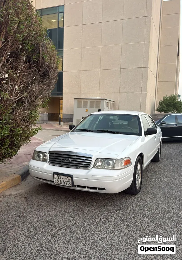 Ford Crown Victoria 2012 photo 4